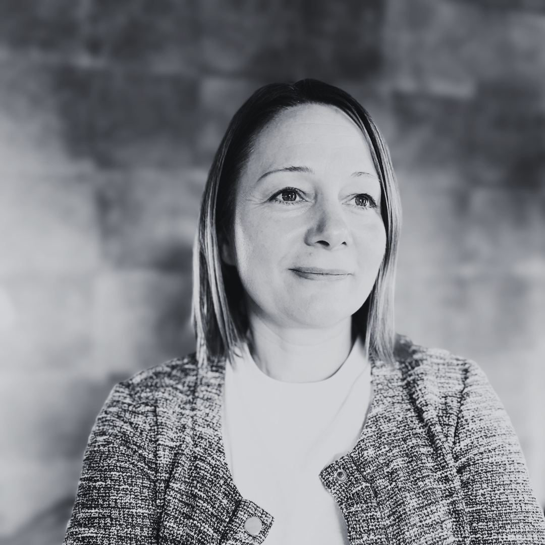 Portrait de Jessica Dougoud – accompagnement parental Portrait de Jessica Dougoud, fondatrice de Les Repères de l’Enfance, spécialisée en accompagnement parental et professionnel.